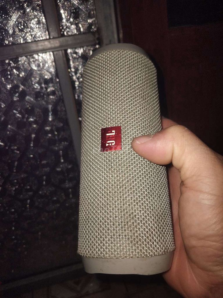 Loa Bluetooth JBL flip4 trắng. Mua bán Tivi, Âm thanh tại Huyện Yên Mô Ninh Bình được đăng bởi Luan hình 1