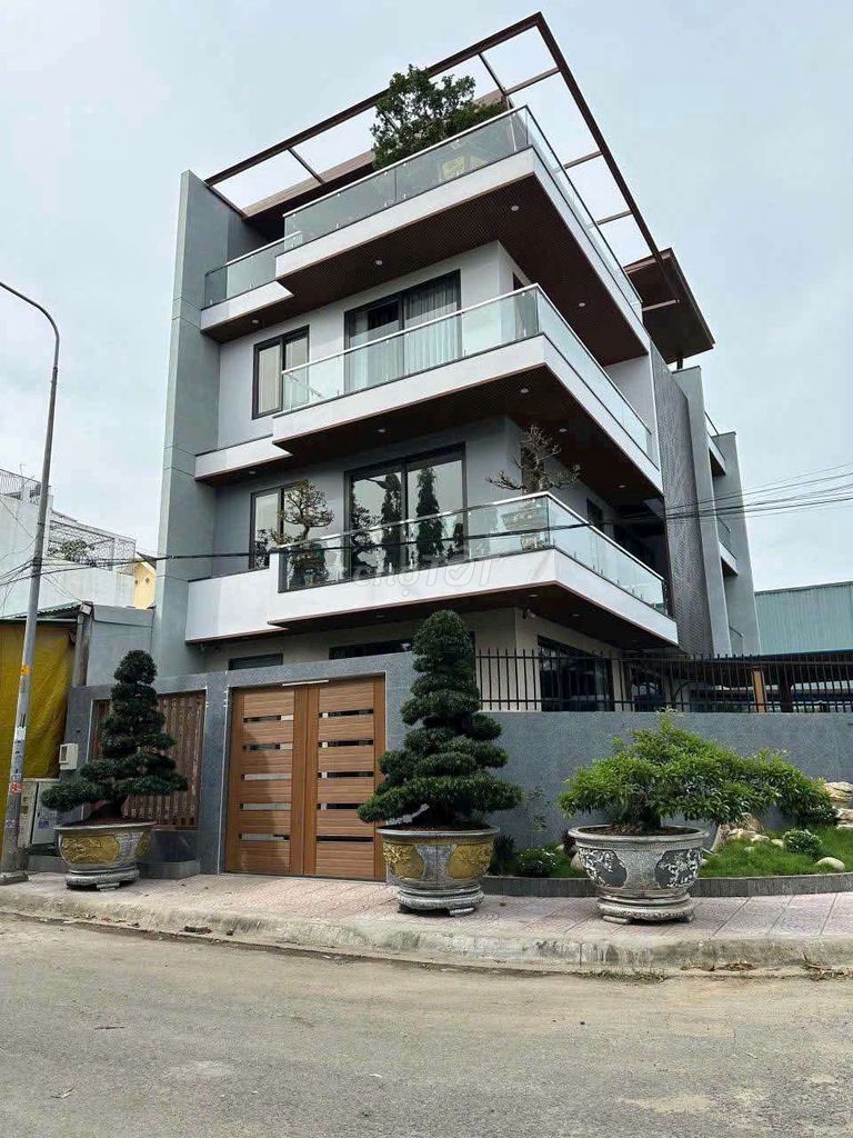 Biệt thự đẹp mê 13.5m x 20m. 3 Lầu Thang Máy Góc 2MT KDC Phú Nhuận