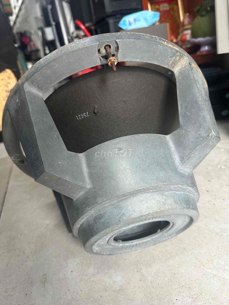 Loa bass 30cm màn lủng lỗ nhỏ.củ nặng zin. Mua bán Tivi, Âm thanh tại Quận Phú Nhuận Tp Hồ Chí Minh được đăng bởi Bông Lê  hình 1