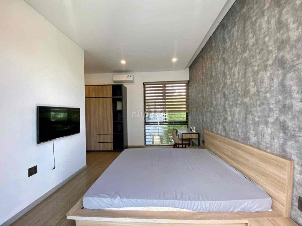 Modern 5-bedroom villa with gym and garden in Nam Việt Á — photo 4