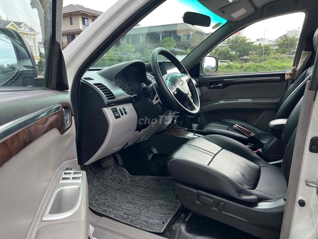 Mitsubishi Pajero Sport 2012 Белый Автомат