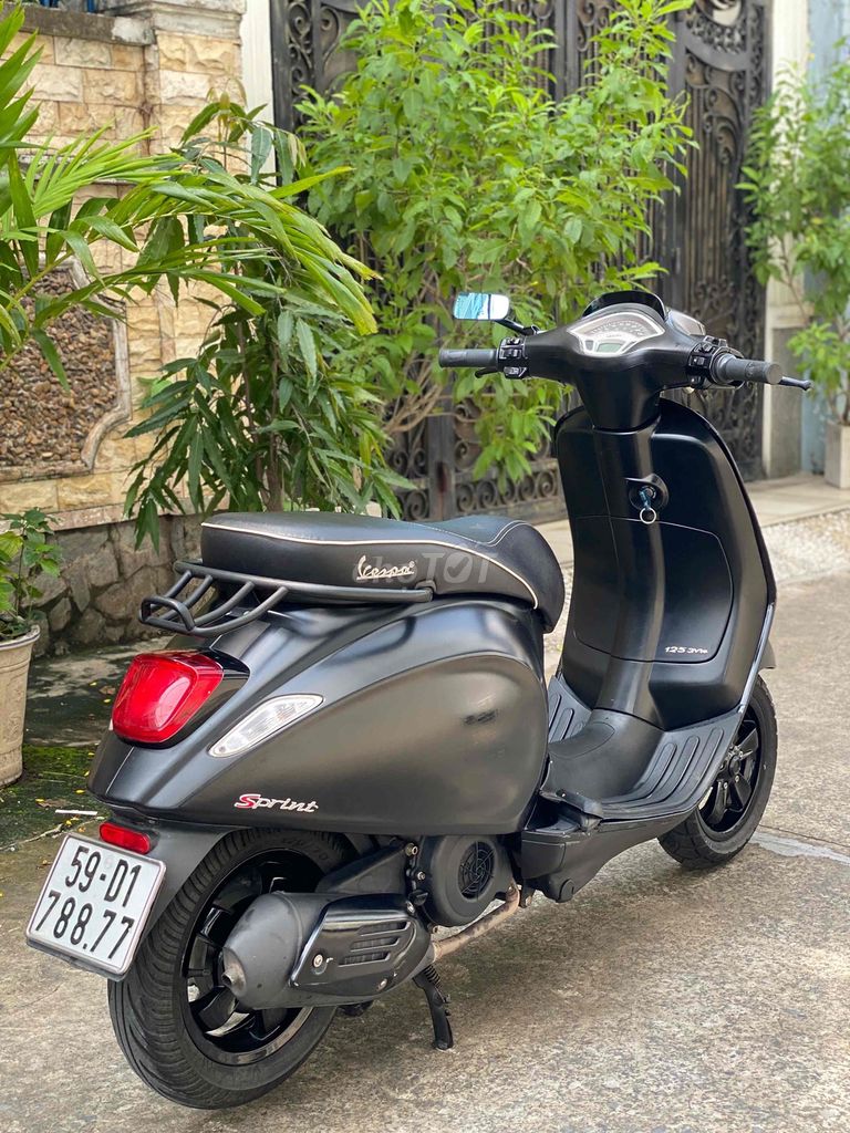 Piaggio Vespa Sprint 2014 с красивым сайгоновским номером и тихим родным мотором