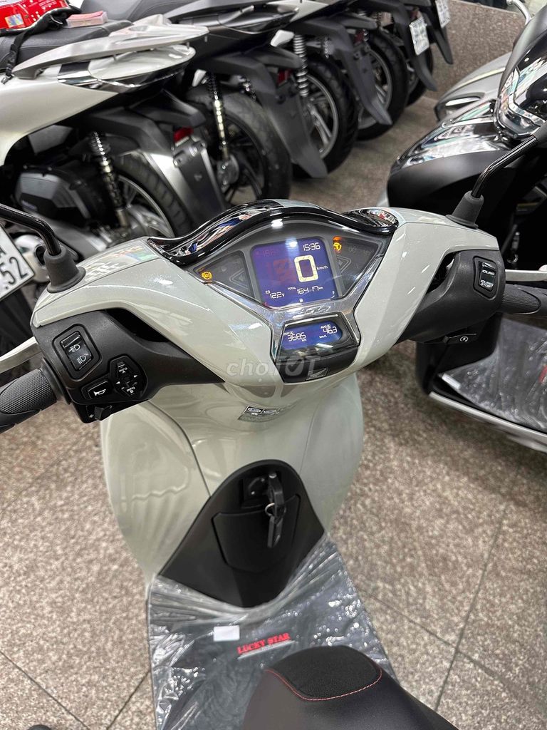 Honda SH 150i ABS 2020 Xám Xi Măng BSTP Chính Chủ. Mua bán Xe máy tại Quận Phú Nhuận Tp Hồ Chí Minh được đăng bởi Ngô Hà hình 4