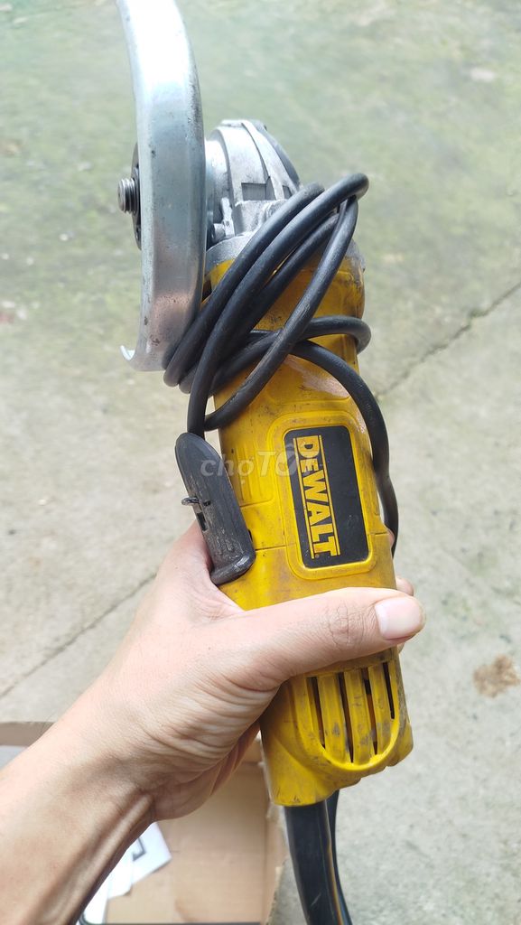 DEWALT DWE8210PL Máy cắt điện Vàng. Mua bán Đồ chuyên dụng, Giống nuôi trồng tại Huyện Đức Trọng Lâm Đồng được đăng bởi Lương Nhật hình 1
