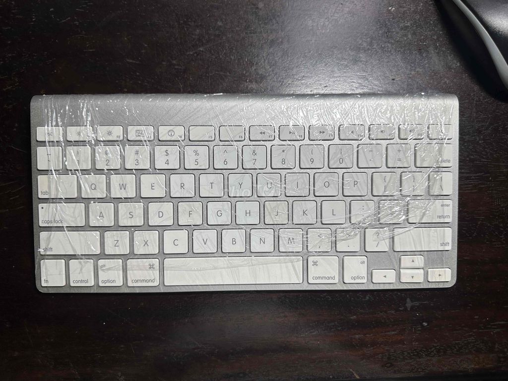 Bàn phím Apple Bạc không dây bluetooth. Mua bán Phụ kiện (Màn hình, Chuột...) tại Quận Thanh Khê Đà Nẵng được đăng bởi nguyen van Tin hình 1