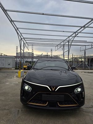 VinFast VF7 Dragon Forged Điện 100 Km