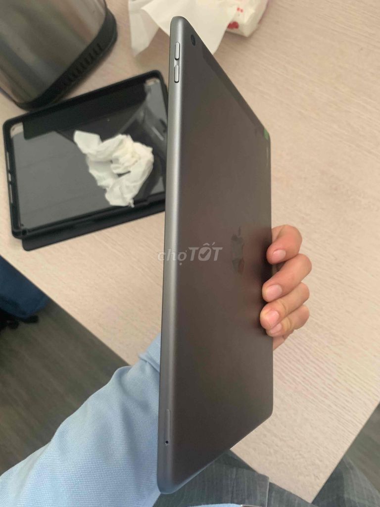 Apple iPad Gen 8 Xám 32GB. Mua bán Máy tính bảng tại Quận Nam Từ Liêm Hà Nội được đăng bởi Lý Khe hình 1