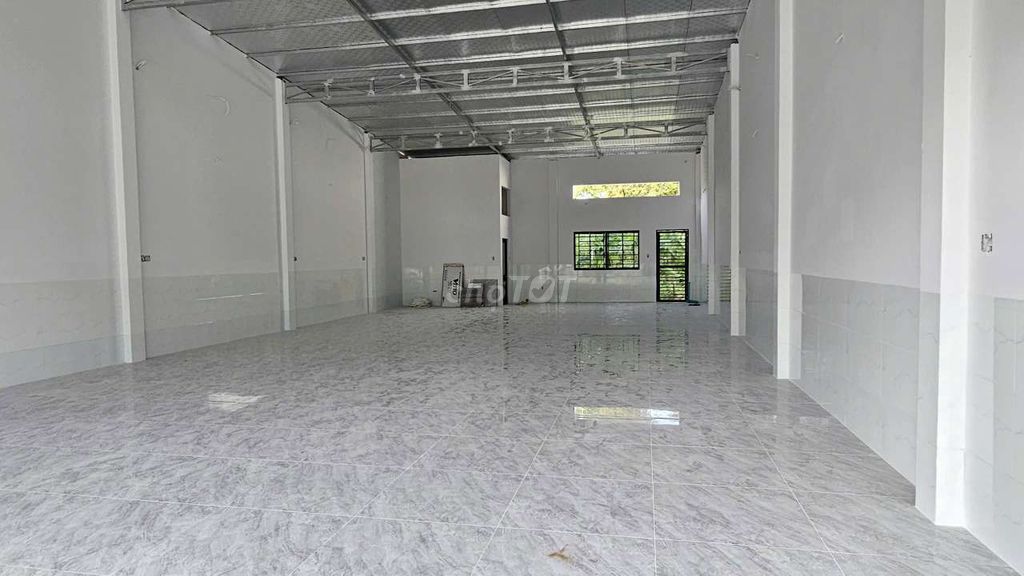 Cho thuê kho 180m² mới 100% mặt tiền đường Lý Thái Tổ KDC Hưng Phú 1