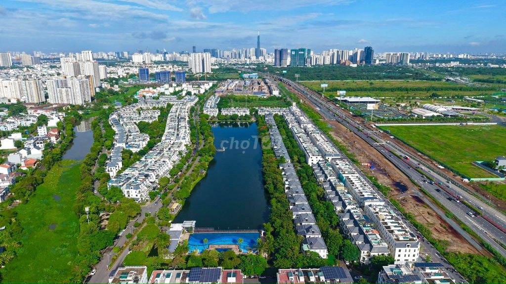 СДАЕТСЯ В АРЕНДУ МАГАЗИН Lakeview City, DT 5x20 м, цена 35 миллионов долларов, с лифтом