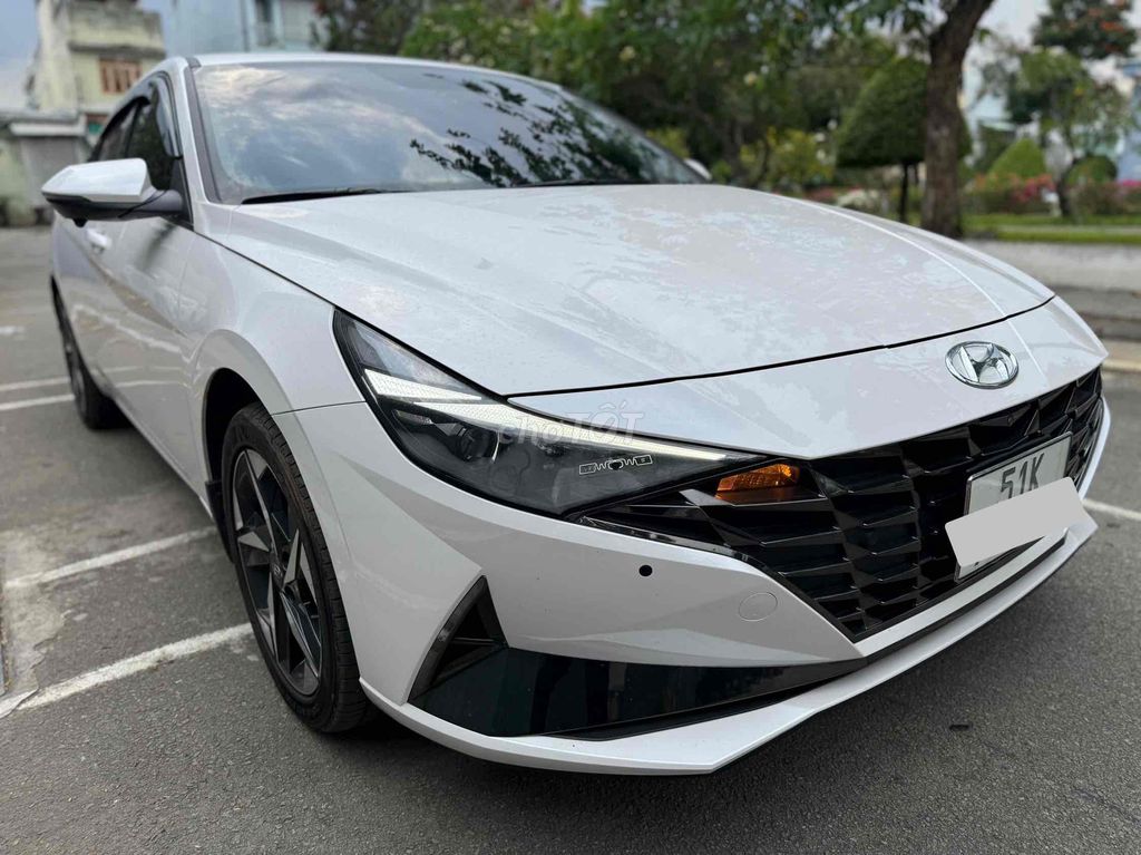 Hyundai Elantra 2023 2.0 AT Cao cấp - 7000 km