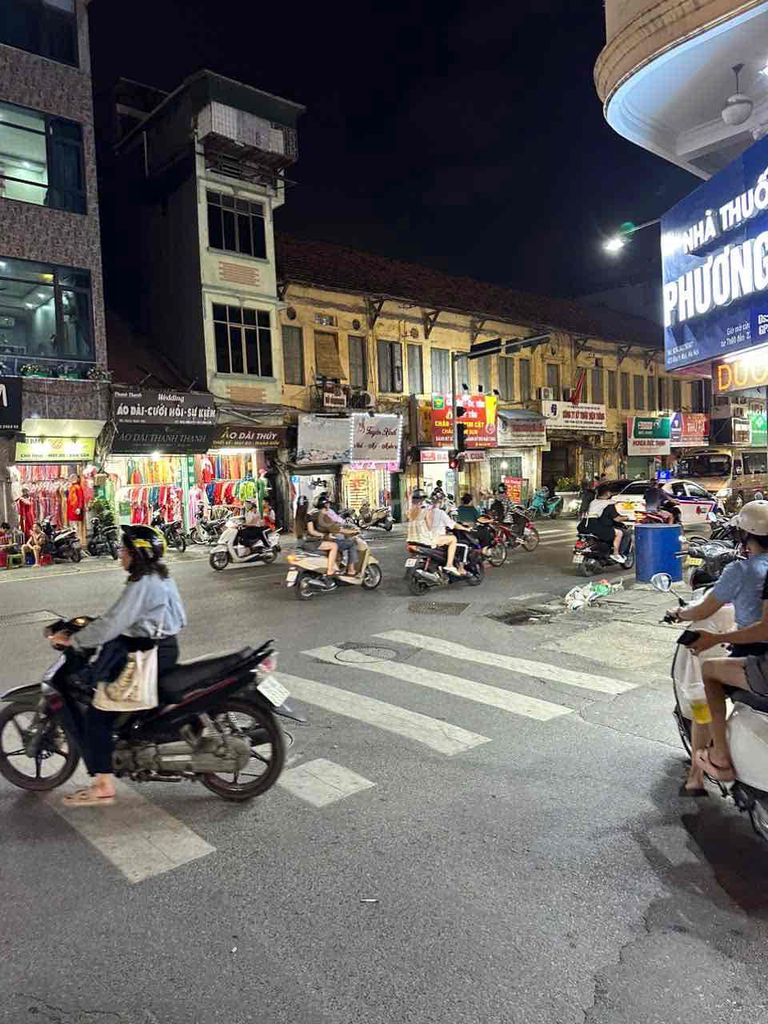 Bán nhà mặt phố kinh doanh hồng mai mặt tiền buôn bán tốt đông đúc nhộ