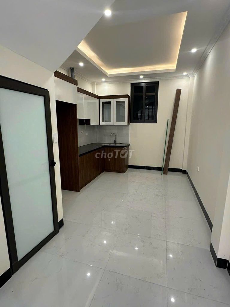 Nhà đẹp giá rẻ chỉ 2,5 tỷ có nhà 4 tầng 32,6m2 tại Đông La Hoài Đức