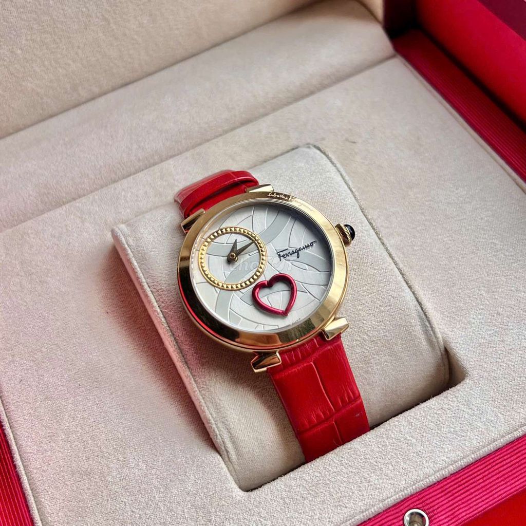 Đồng hồ đeo tay Salvatore Ferragamo Nữ Dây da Đỏ. Mua bán Đồng hồ tại Quận Cầu Giấy Hà Nội được đăng bởi Thắng hình 1