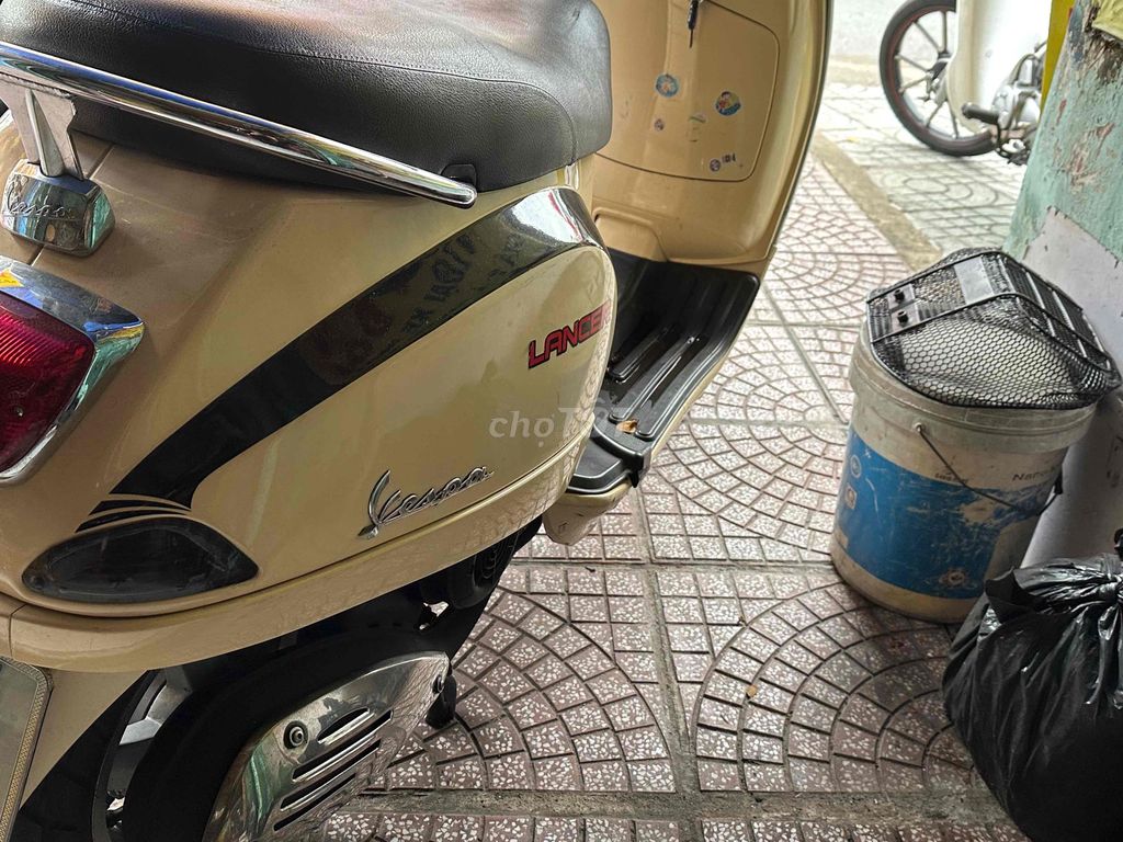 Piaggio Vespa LX 125 Vàng kem sơn zin bóng keng. Mua bán Xe máy tại Quận Phú Nhuận Tp Hồ Chí Minh được đăng bởi Thinhnguyen hình 3