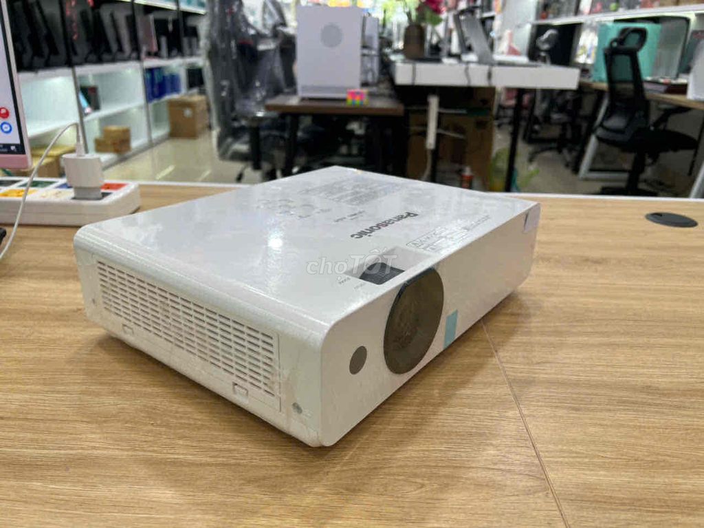 Máy chiếu Panasonic PT-LB386 XGA 1024x768. Mua bán Đồ dùng văn phòng tại Thành phố Vũng Tàu Bà Rịa - Vũng Tàu được đăng bởi Đồ Điện Tử Gia Đình Vũng Tàu hình 1