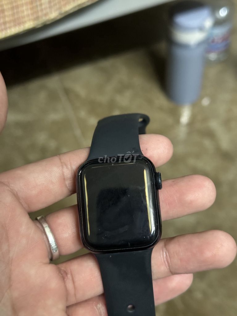 Apple watch se2 đeo phông bạt