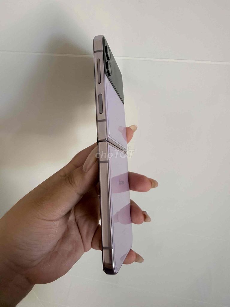 Samsung Galaxy Zflip 4 Ram 8gb, 128gb bộ nhớ trong. Mua bán Điện thoại tại Huyện Long Điền Bà Rịa - Vũng Tàu được đăng bởi Nguyễn Quang Đăng hình 1