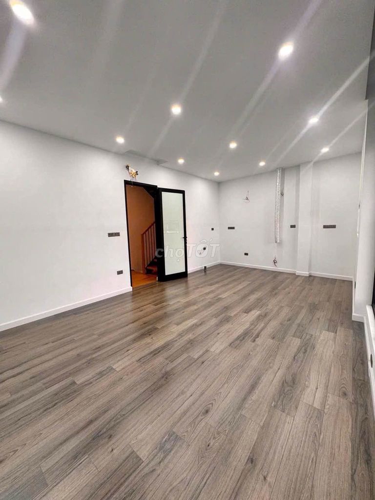 Дом на улице Ау Ко, 45 м², 5 этажей, угловой, вид на Западное озеро