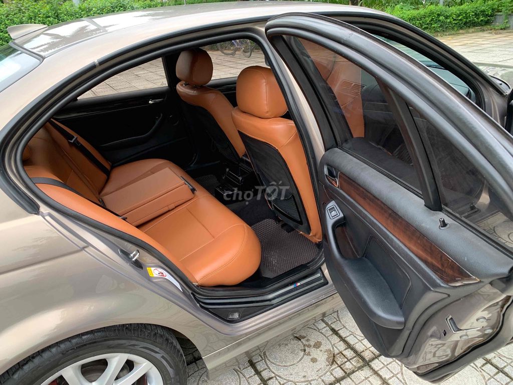 Em cần bán BMW 318 2.0 bản sport máy số đại chất. Mua bán Ô tô tại Quận Hà Đông Hà Nội được đăng bởi Vạn Phúc hình 9