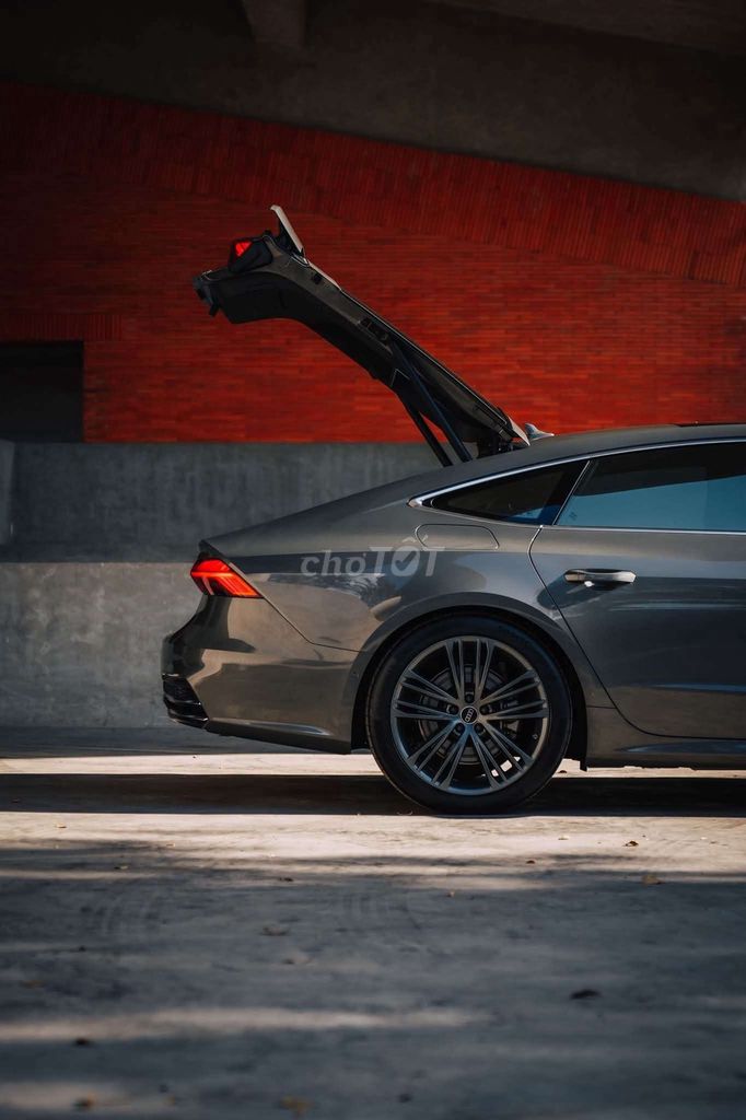Audi A7 SportBack 2025 Xám Chronos. Mua bán Ô tô tại Thành phố Thuận An Bình Dương được đăng bởi Phan Văn Khải hình 5