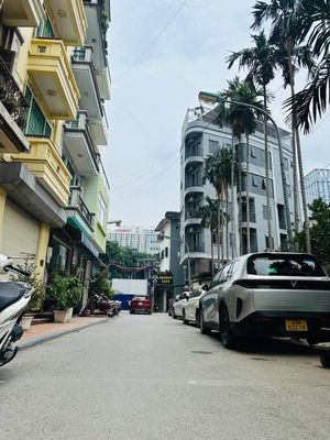 Nhà phố 165 m² · Đường Nguyễn Khang