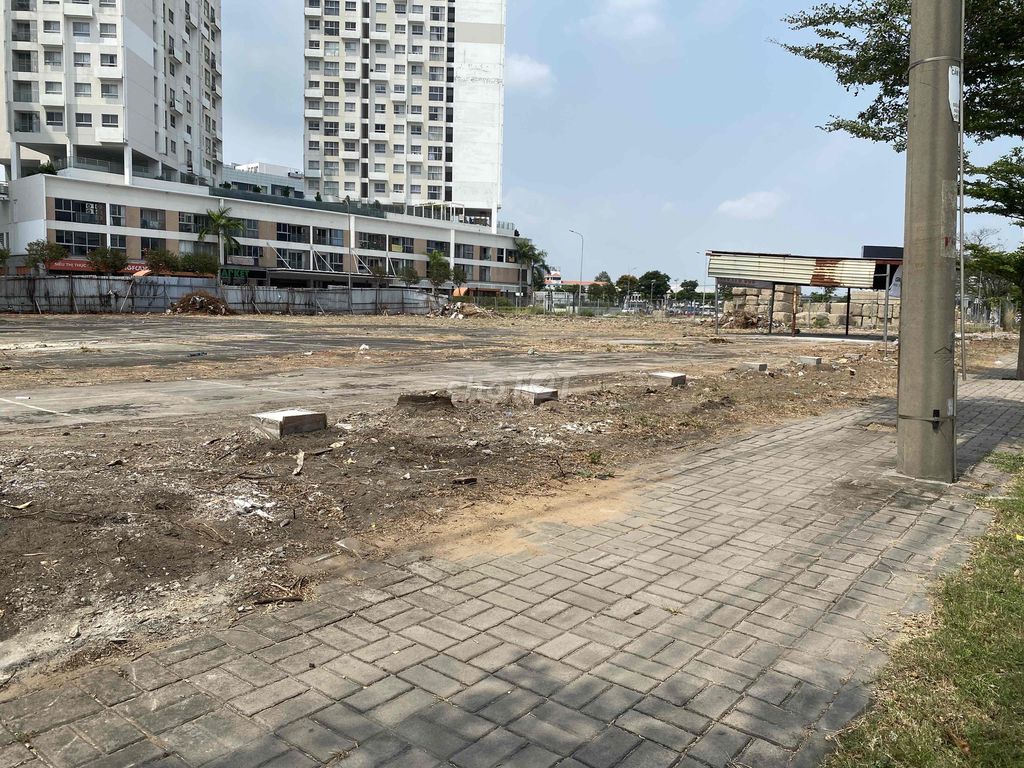 Cho thuê 4000m đất mặt tiền ngan 30m mở hậu 70m