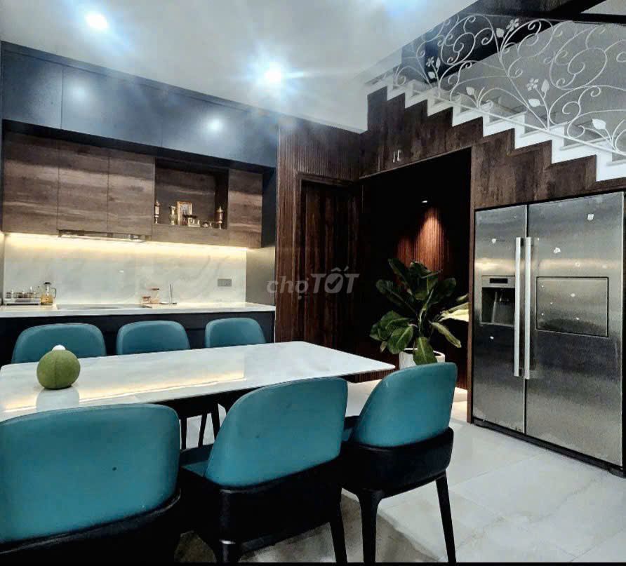 Nhà biệt thự full nội thất mặt tiền đỗ nhuận trước bến xe