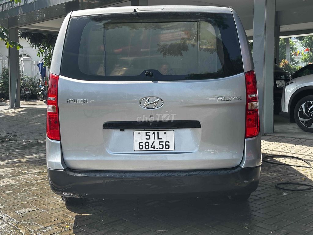 Cần Bán chiếc Hyundai Starex 2011 Xám. Mua bán Ô tô tại Quận 7 Tp Hồ Chí Minh được đăng bởi Hoàng Trung hình 4