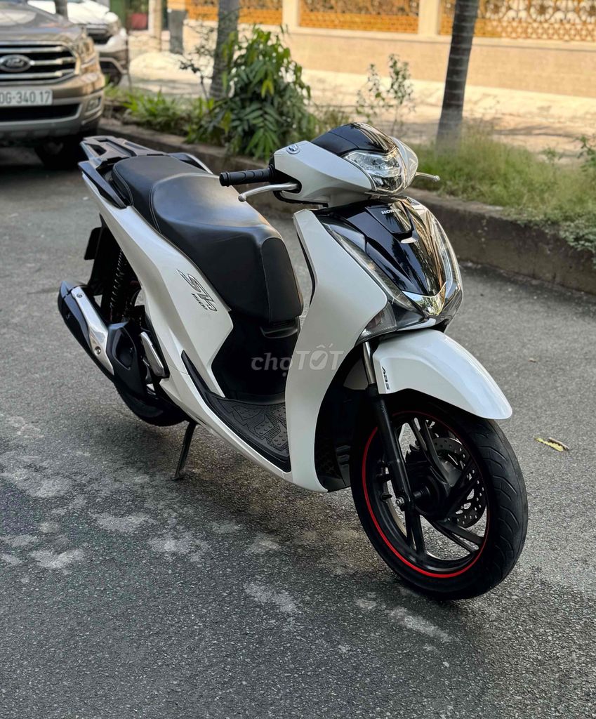 Honda SH 150i ABS 2018 Trắng đen 18000 km. Mua bán Xe máy tại Quận Gò Vấp Tp Hồ Chí Minh được đăng bởi CHXM 86 chuyên bán xe trả góp hình 1