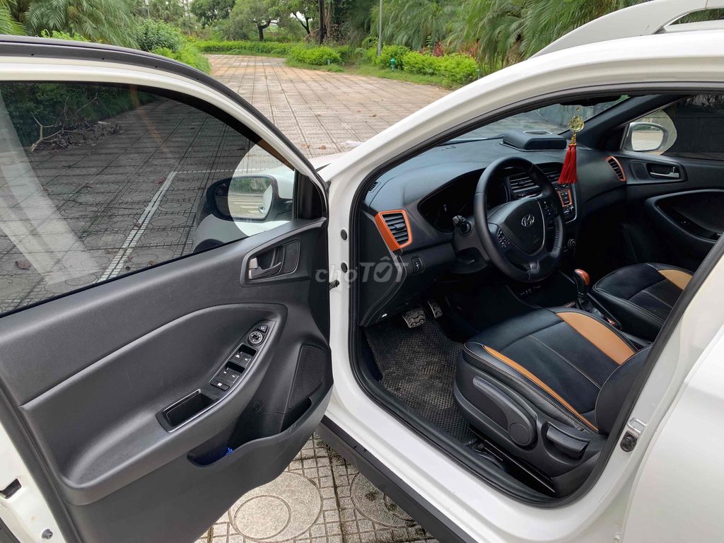 Em cần bán Hyundai i20 2016 1.4 AT. Mua bán Ô tô tại Quận Hà Đông Hà Nội được đăng bởi Vạn Phúc hình 4