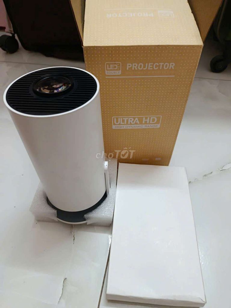 Máy chiếu mini Ultra HD Trắng chưa sử dụng. Mua bán Đồ dùng văn phòng tại Huyện Bến Lức Long An được đăng bởi Tạp Hoá hình 1