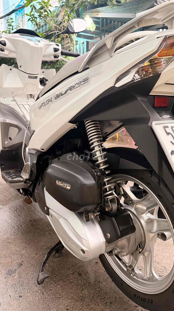 Воздушный клинок Honda 2017 белый 125 куб. см