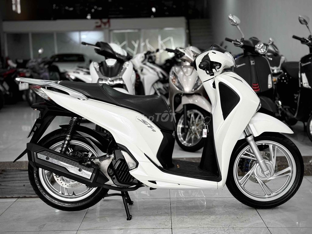 Sh125i 2018 Lướt chính chủ ký ( Hỗ trợ GÓP ) 🔥🔥🔥. Mua bán Xe máy tại Thị xã Phú Mỹ Bà Rịa - Vũng Tàu được đăng bởi Cửa Hàng Xe Máy Phú Mỹ hình 4