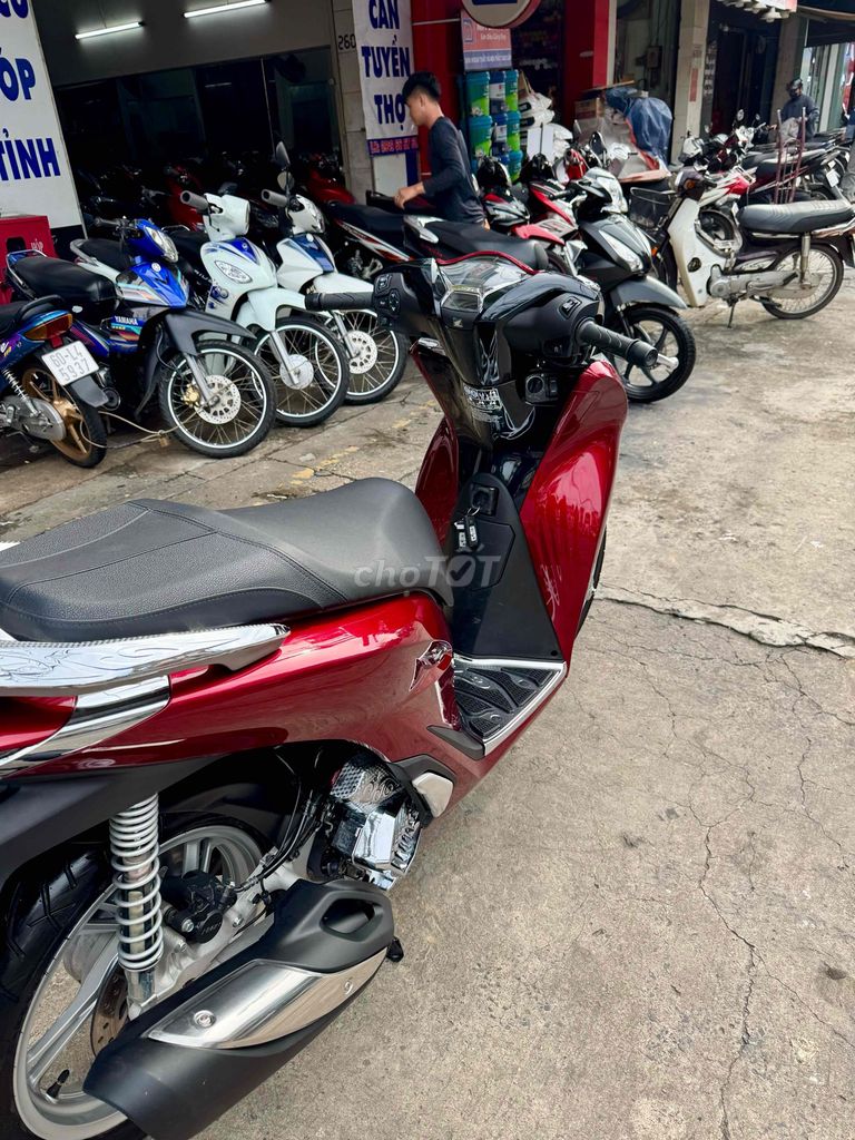 🟡🟡 SH 125 ABS đỏ đen 2024 odo 1100km như mới. Mua bán Xe máy tại Thành phố Biên Hòa Đồng Nai được đăng bởi XE MÁY CŨ THÀNH MỸ  hình 8