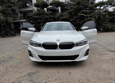 BMW 320i Sport Line 2023 10000 km Trắng. Mua bán Ô tô tại Quận Nam Từ Liêm Hà Nội được đăng bởi Vu tuan anh