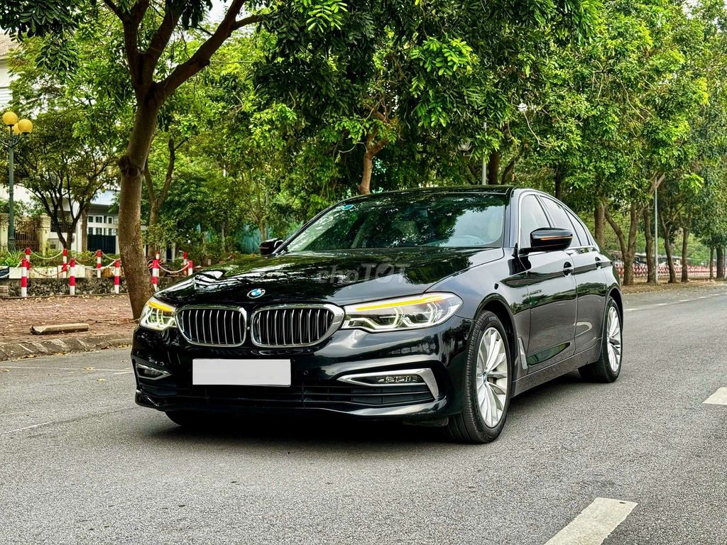 e cần bán BMW 530i sx 2018 xe đẹp lắm