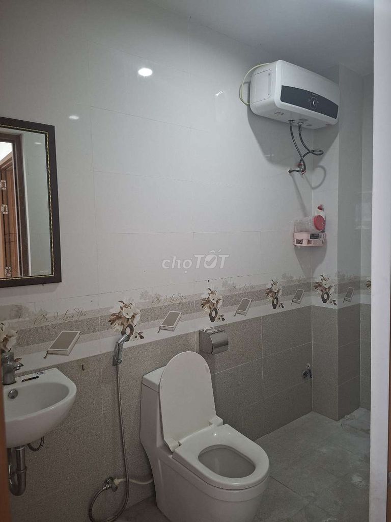 New 3-storey house with 4 bedrooms opposite a park — photo 11