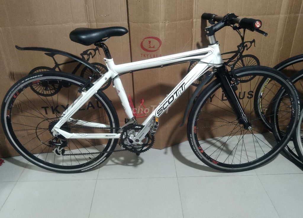 Xe touring full nhôm 3 đĩa 8 líp SHIMANO