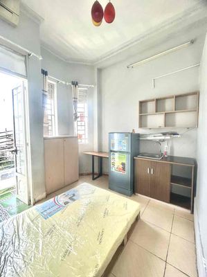 phòng full nội thất,ban công lớn