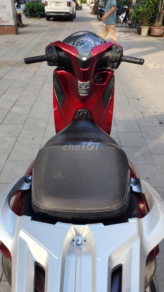 Xe Tay Ga SH 125 CBS 2018 màu đỏ. Mua bán Xe máy tại Quận Cầu Giấy Hà Nội được đăng bởi iMotorbike Hà Nội hình 7