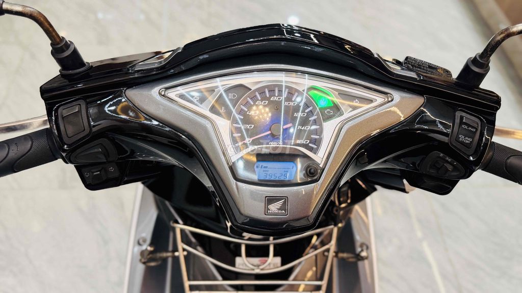 Honda AirBlade 125cc Trắng xám - BSTP. Mua bán Xe máy tại Quận Tân Phú Tp Hồ Chí Minh được đăng bởi Phan Văn Thức  hình 8