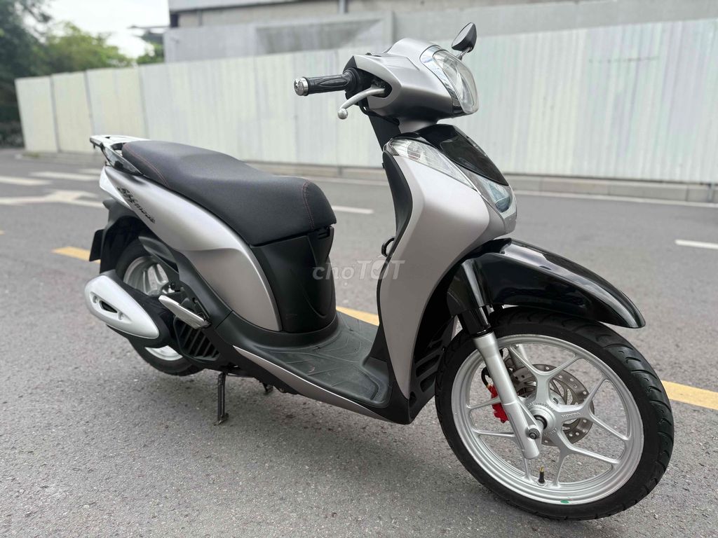 Honda SH Mode 125cc Bạc. Mua bán Xe máy tại Quận Gò Vấp Tp Hồ Chí Minh được đăng bởi CẦM ĐỒ NĂM LINH hình 3