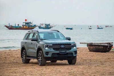Ford Everest Platinum+ 2.3L 4x4 AT 2026 - 1 Tỷ 609