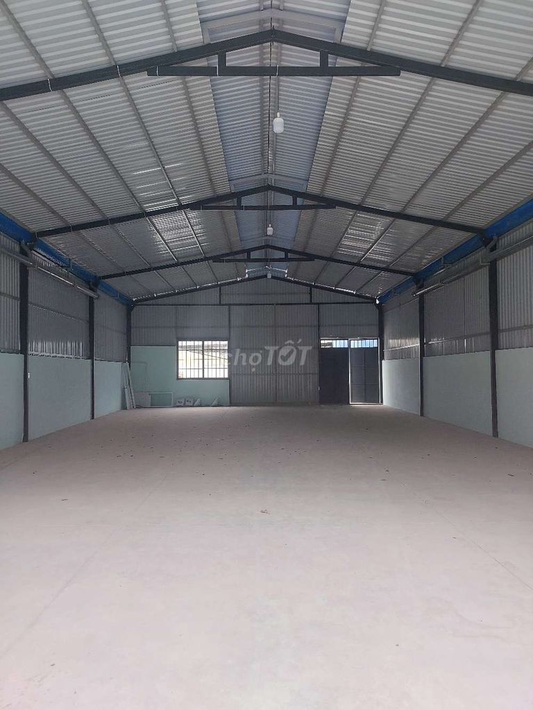 Cho thuê xưởng mới thạnh lộc 450m2 18tr