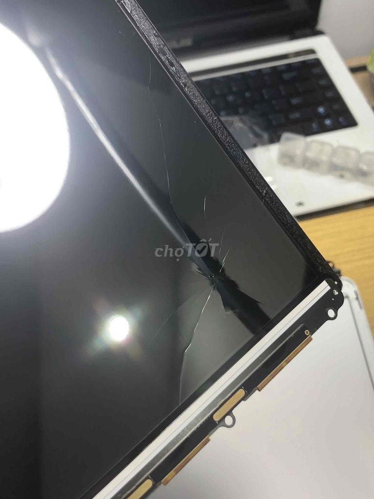 🛠 Thay màn LCD new bảo hành 3 tháng cho Macbook