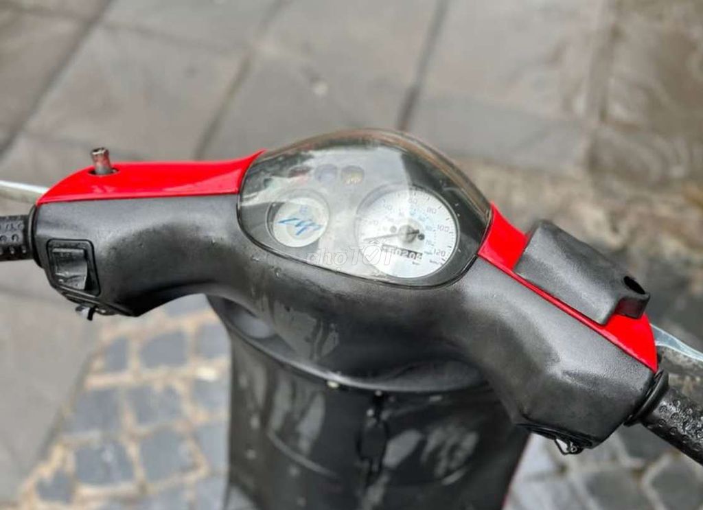 Zip 100 đỏ sx 2015 xe đẹp giá quá rẻ. Mua bán Xe máy tại Quận Thanh Xuân Hà Nội được đăng bởi Vinh nguyen hình 1