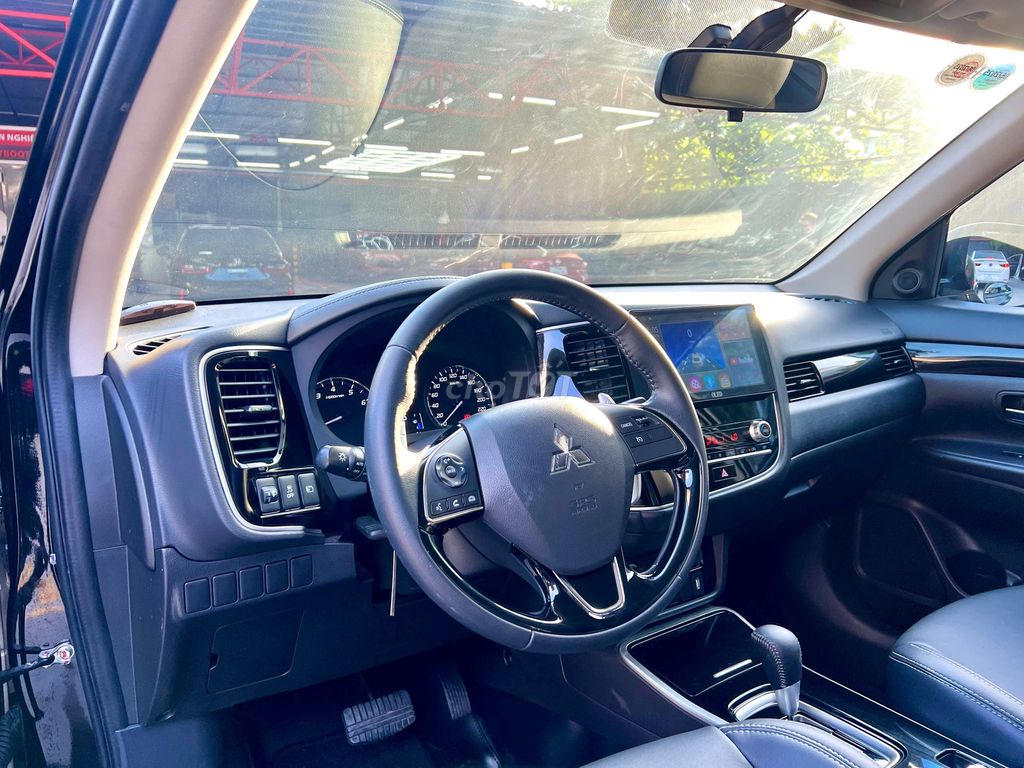 Mitsu Outlander 2020 2.0 CVT - 22,000 km Đẹp Keng. Mua bán Ô tô tại Quận Tân Phú Tp Hồ Chí Minh được đăng bởi Nguyên Xe Tốt OFFICIAL MALL hình 9