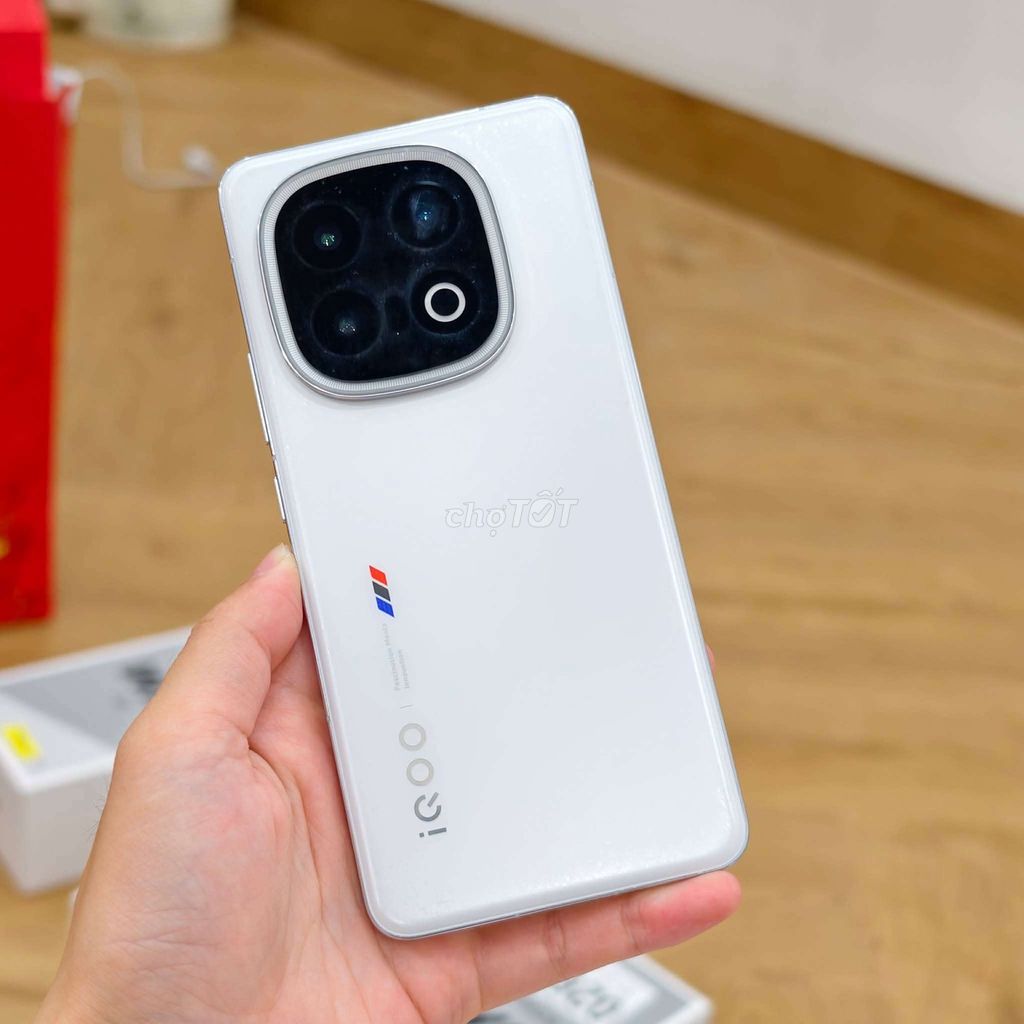 iQOO 13 đẹp 98%. Mua bán Điện thoại tại Thành phố Buôn Ma Thuột Đắk Lắk được đăng bởi Samsung  hình 1