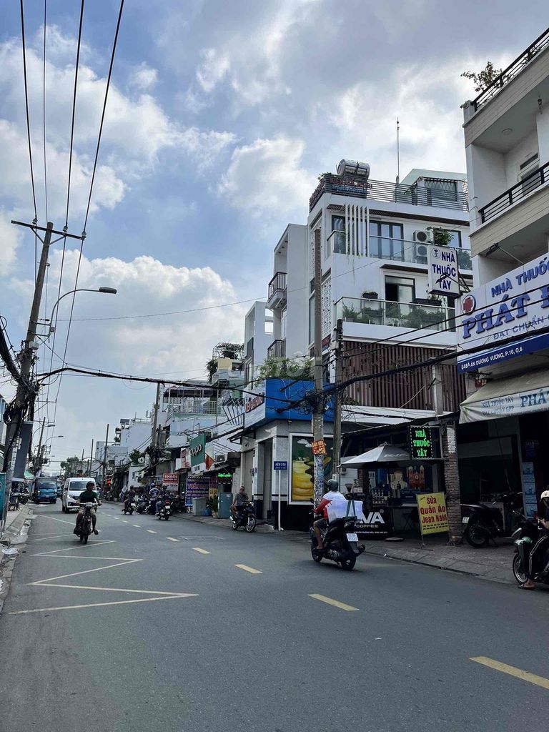 Nhà mặt tiền đường An Dương Vương đối diện chung cư Khang Điền có Hâm