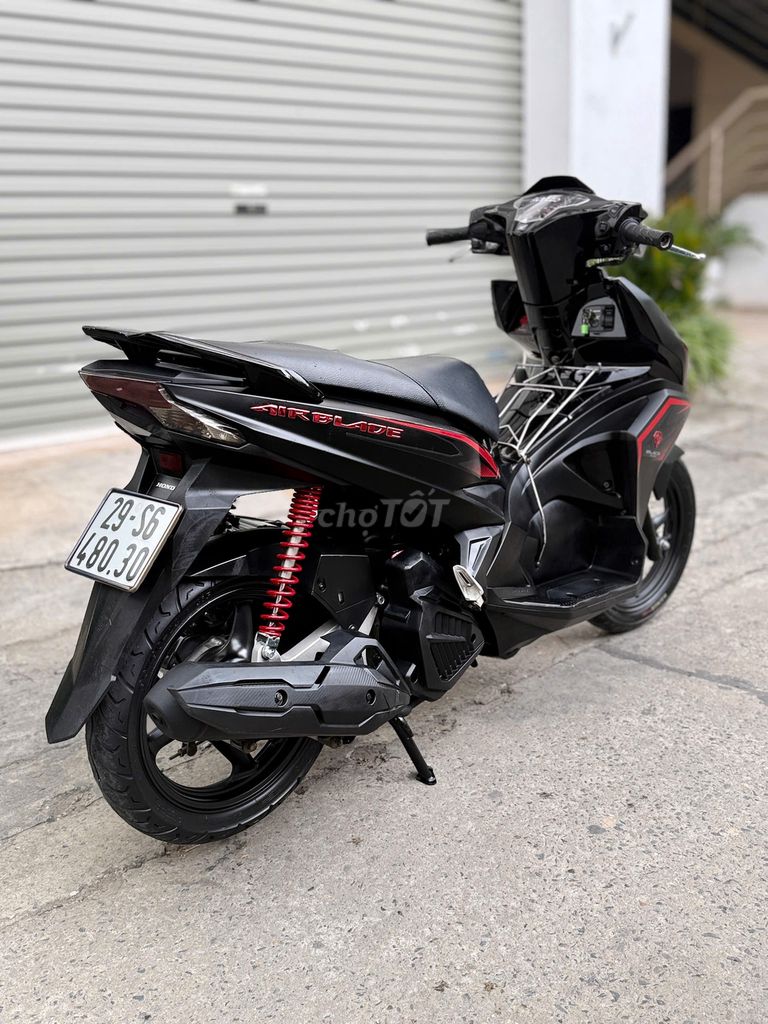 Air Blade 2017, chính chủ nhà sd từ đầu,zin 100%. Mua bán Xe máy tại Quận Nam Từ Liêm Hà Nội được đăng bởi E Hoà hình 3